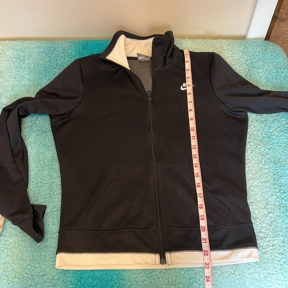 🔥Nike Black and Cream Track Jacket🔥 - Picture 4 of 6